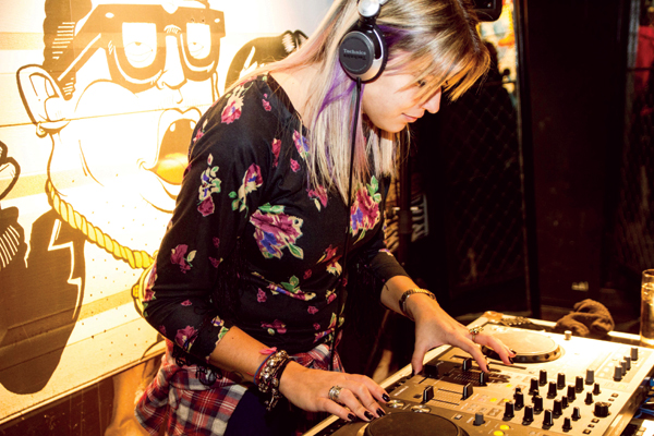 Agos-Sardi-PR-Converse-Argentina