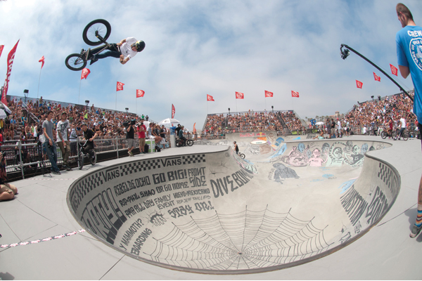 tom_dugan_bowl_c.means_hi