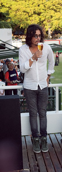 El-Zorrito-Von-Quintiero-y-una-amiga