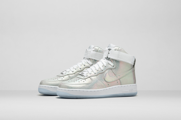 bigFA14_APP_B4-WMNS_Air_Force_1_Hi_Iridescent-Three_Quarter_Hero