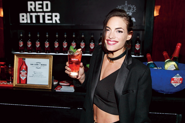 bigEmilia-Attias-en-el-lanzamiento-de-Gancia-Red-Bitter