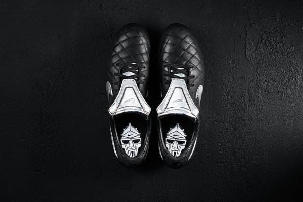 Sp15_FB_WE_TIEMPO_LEGEND_TOTTI_Pair_38124