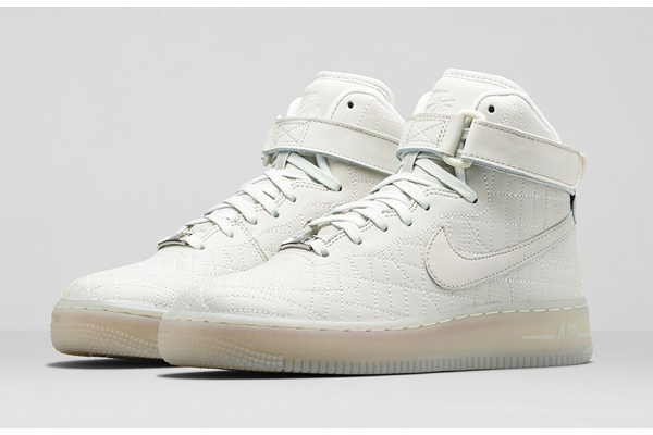 WMNS_Air_Force_1_07_-HO14_F01_APP