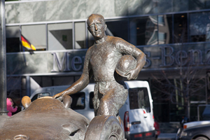 Mercedes-Benz-Homenaje-por-el-20-aniversario-del-fallecimiento-de-Fangio-1