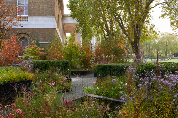 02_MADEMOISELLE_PRIVE_EXHIBITION_SAATCHI_GALLERY_LONDON_PICTURES_BY_OLIVIER_SAILLANT_HD