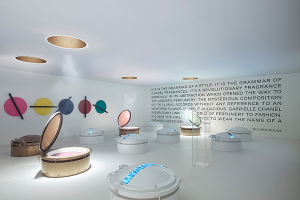 14_MADEMOISELLE_PRIVE_EXHIBITION_SAATCHI_GALLERY_LONDON_PICTURES_BY_OLIVIER_SAILLANT_LD