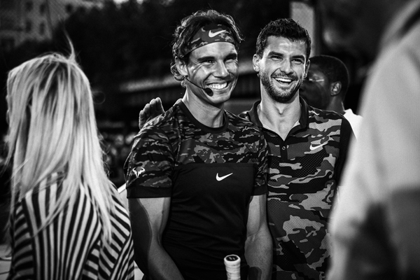 El tenista español RAFAEL NADAL sonriendo junto a GRIGOR DIMITROV
