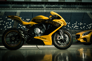 AMG15170_008_014_quadratisch