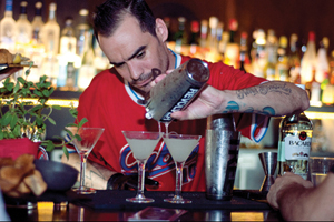 minMatías-Bernaola,-ganador-del-concurso-El-Gran-Bartender