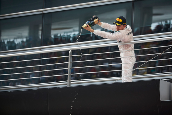 Rosberg-gan¢-el-GP-de-Shanghai-y-se-afianza-como-£nico-l°der.-Foto-6