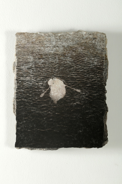 P.18-IDENTIDAD-OSCILANTE-VII-ÔÇô-PERFORMATIVE-PHOTO-ÔÇô-IMPRESIO¦üN-SOBRE-BLOQUE-DE-MARMOL--2016-