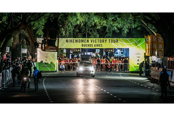 FORD-PARTICIPÓ-DE-LA-NIKE-WOMEN-VICTORY-TOUR-2016-CON-LA-ECOSPORT-COMO-SPONSOR-OFICIAL-(2)