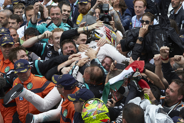 Lewis-ganador-en-Mónaco.-Foto-4