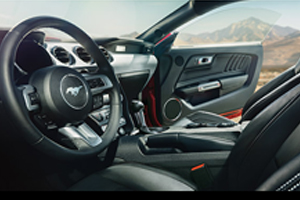 ford-muestra-la-evolucion-de-los-volantes-mostrada-a-traves-del-mustang-mini