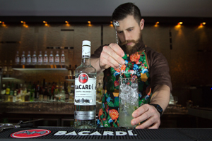Maxi-Salomon,-ganador-del-Bacardi-Legacy-2016-preparo-los-mejores-cocteles-para-el-lanzamiento-del-concurso