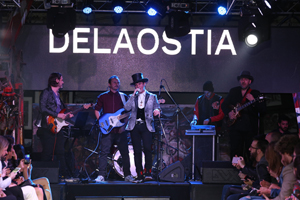 maxi-trusso-cantando-en-vivo-en-la-presentacion-delaostia-pv17-27