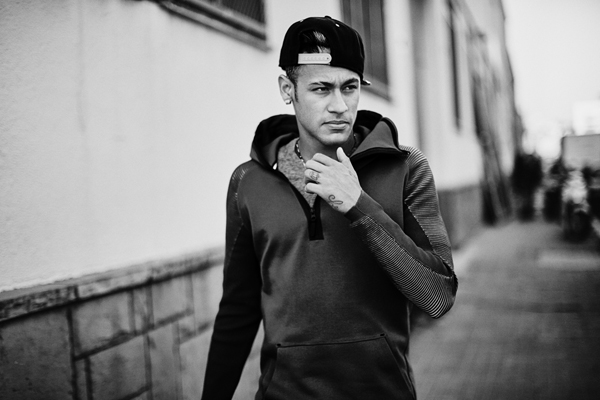 bigfa16_nsw_techfleece_lifestyle_neymarjr_03_v3_qc_r300