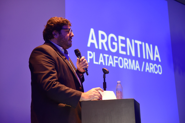 pablo-avelluto-ministro-de-cultura-en-la-presentacion-del-programa-de-argentina-plataforma-para-arcomadrid-2017