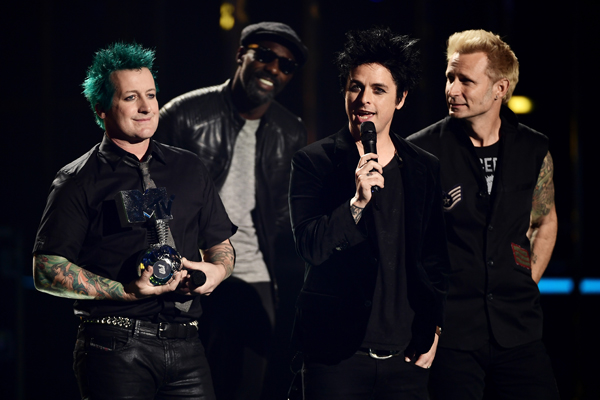 mtv_winners_presenters_038