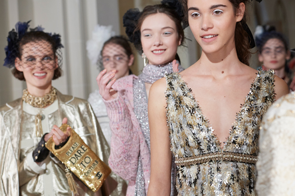 big02_paris-cosmopolite-2016-17-metiers-dart-collection-finale-pictures-by-olivier-saillant