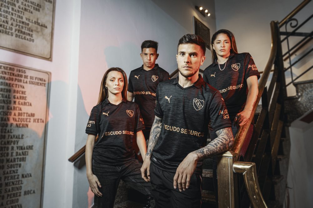 El Club Atletico Independiente lanza junto a Puma su edición limitada de  camisetas ¨Paladar Negro¨para la Copa Sudamericana todo en Negro y la away  todo blanco – Zarpado